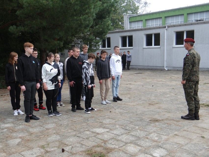 Szkolenie dla klas wojskowych w ZSDiOŚ („drzewniak”) w Radomsku. ZDJĘCIA