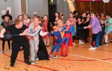 Karnawał w PSP 4 w Radomsku. Szkoła zorganizowała Bal Karnawałowy dla dzieci, rodziców i dziadków. ZDJĘCIA