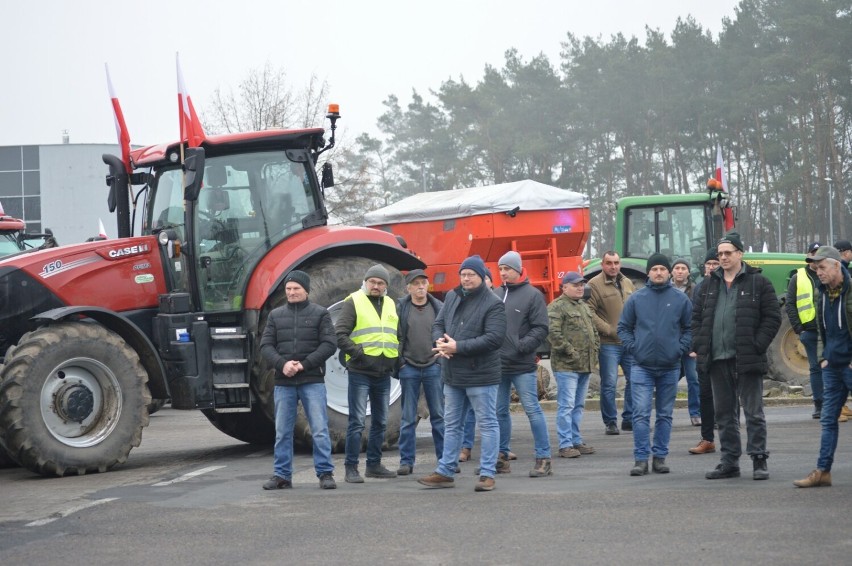 Protest rolników. Ciągniki rolnicze blokują krajową „jedenastkę” w okolicach Budzynia 