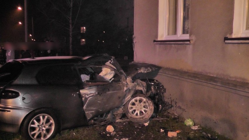 Pijany kierowca wjechał w jedną z kamienic w Tarnowskich...