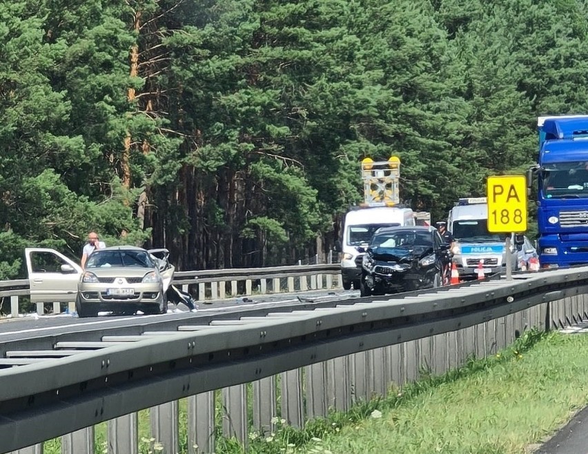 W zderzeniu dwóch osobówek, do którego doszło w sobotę, 31...