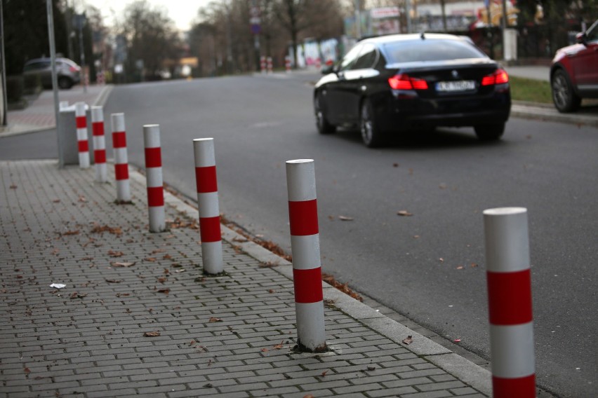 Słupki na ulicy Sowińskiego i w jej okolicy. Nie wszyscy...