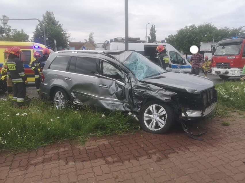 Wypadek w Bydgoszczy na skrzyżowaniu Kamiennej i Wyszyńskiego [zdjęcia]