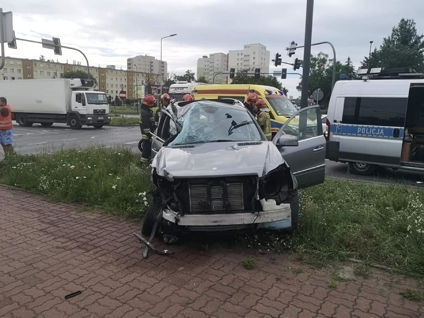 Wypadek w Bydgoszczy na skrzyżowaniu Kamiennej i Wyszyńskiego [zdjęcia]