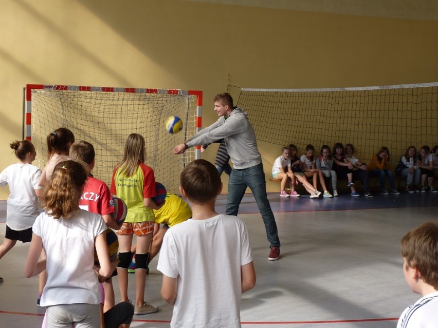 Uczniowie ZSG 7 w Radomsku trenowali z siatkarzami AZS