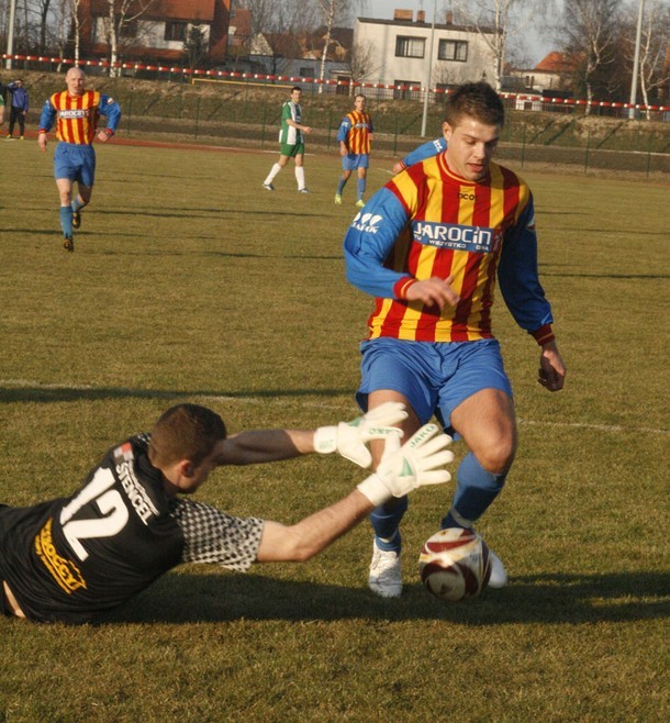Krzysztof Bartoszak zdobył dwie bramki w meczu z Elaną Toruń.