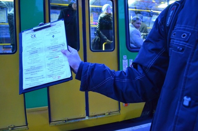Szalone naklejki w poznańskich tramwajach MPK