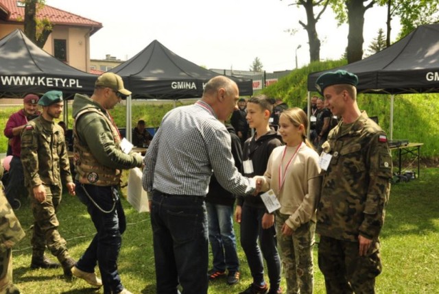 Na strzelnicy "Na górce" w Kętach odbyły się obchody Dnia Weterana i Rodzinny Piknik Strzelecki