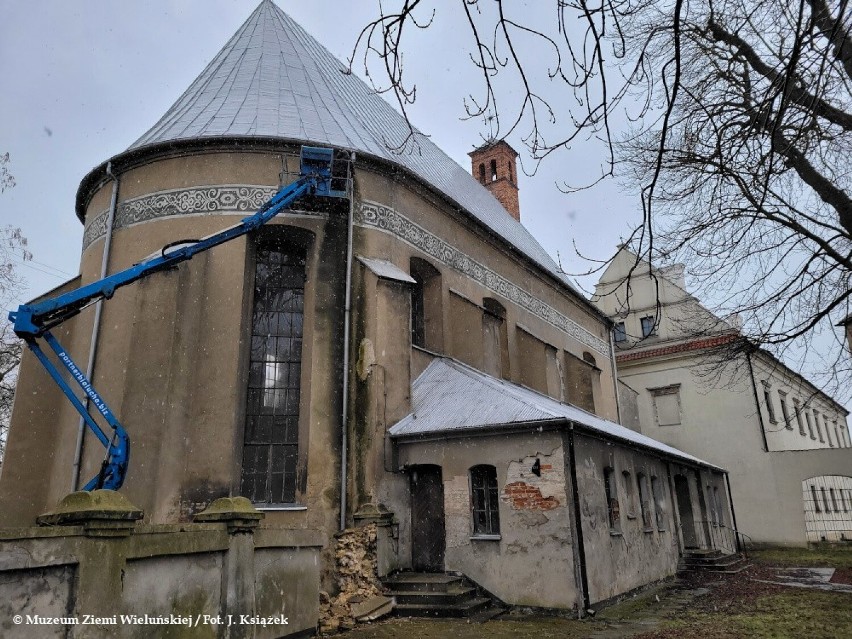 Pierwsze remonty kościoła ewangelickiego w Wieluniu po zmianie właściciela