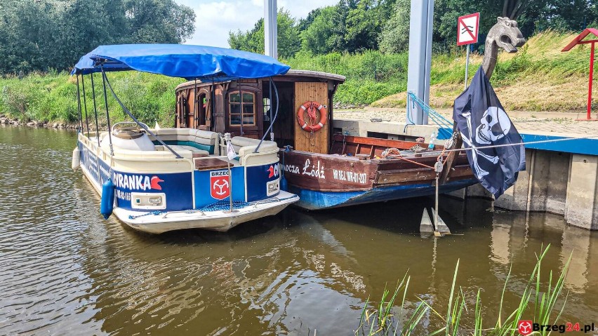 Rejsy po Odrze. Rejs rozpoczyna się i kończy na brzeskiej...