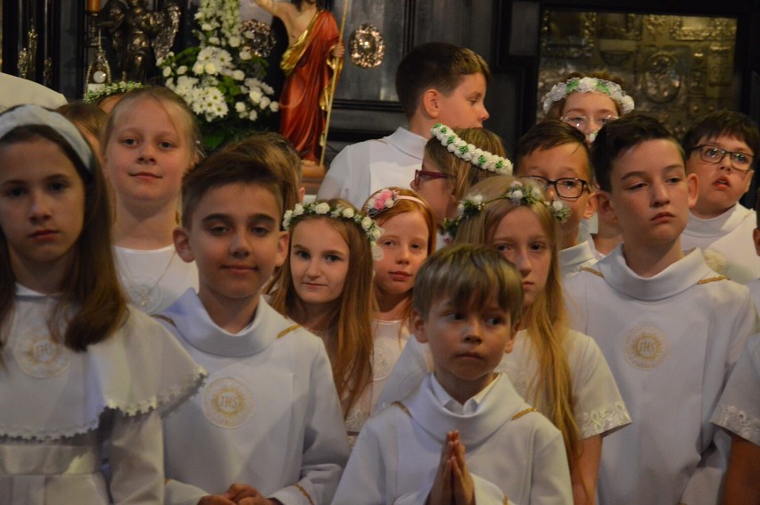 Dzieci z Bełchatowa, które w niedzielę przystąpiły do I Komunii Św. z pielgrzymką na Jasnej Górze