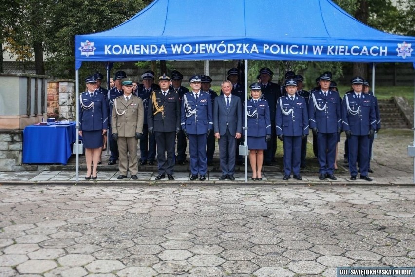Policyjna uroczystość w Kielcach. Odznaczenia i ślubowanie nowych funkcjonariuszy 