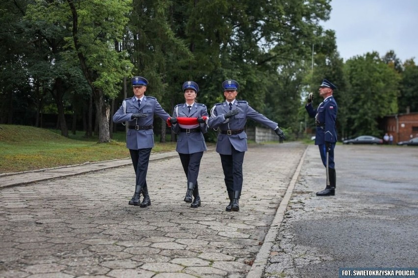 Policyjna uroczystość w Kielcach. Odznaczenia i ślubowanie nowych funkcjonariuszy 