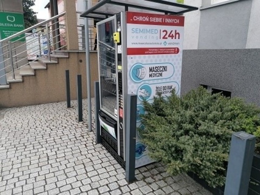 W gminie Ogrodzieniec stanęły automaty z maseczkami ochronnymi 