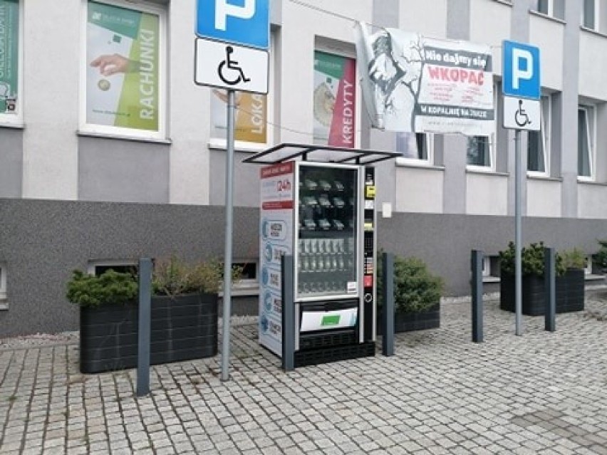 W gminie Ogrodzieniec stanęły automaty z maseczkami ochronnymi 
