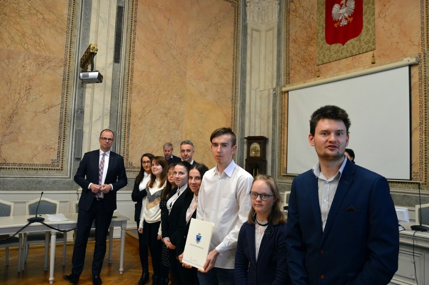 Prezydent Przemyśla Wojciech Bakun nagrodził wyróżniających...