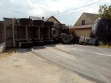 Wypadek na trasie Barcin-Mogilno. Ciężarówka przewożąca kamienie zablokowała drogę [zdjęcia]