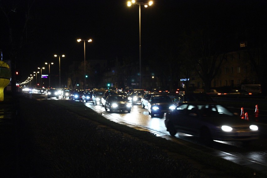 Wypadek na al. Grunwaldzkiej w Gdańsku. Zderzenie 5 samochodów, 2 osoby ranne [ZDJĘCIA]
