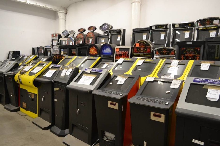 Blisko 6800 nielegalnych automatów do gier zarekwirowała np....