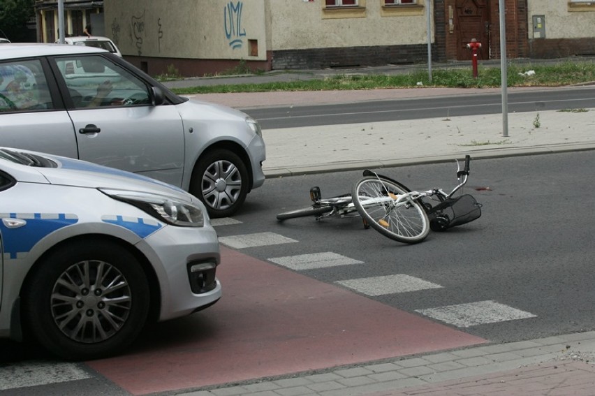 Wypadek na ulicy Moniuszki w Legnicy, ranna została kobieta [ZDJĘCIA]