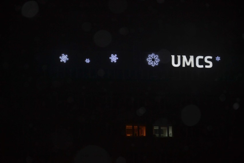 Na gmachu rektoratu UMCS rozbłysnął neon