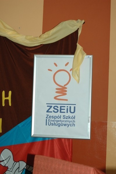 Logo zespołu szkół w Łaziskach Górnych