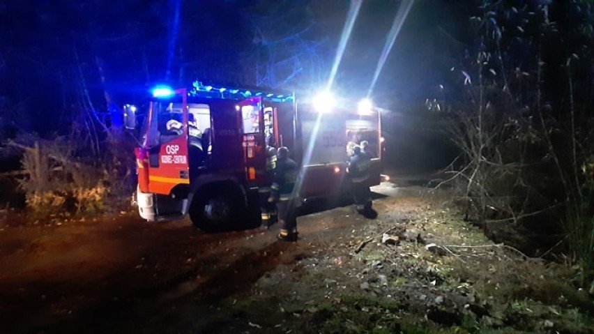 Nocna akcja strażaków w Jaszczurowej. Płonął garaż