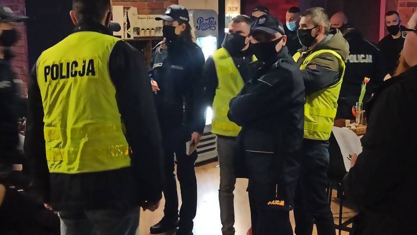 Kalisz: Akcja policji i sanepidu w restauracji Góra i Dół