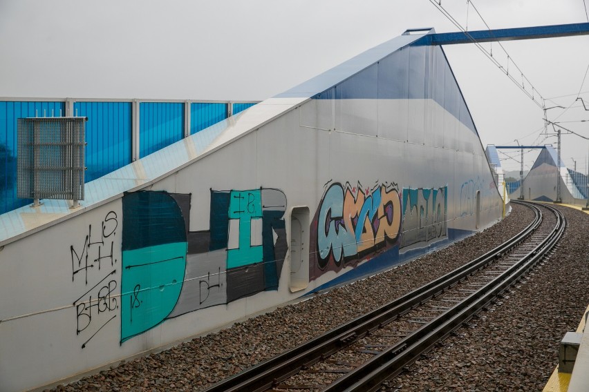 Łącznica kolejowa w Podgórzu już padła ofiarą pseudografficiarzy
