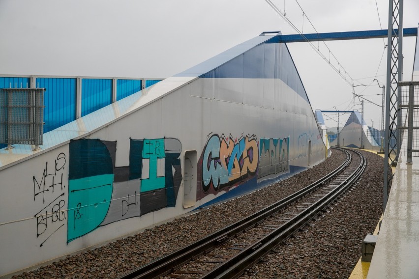Łącznica kolejowa w Podgórzu już padła ofiarą pseudografficiarzy