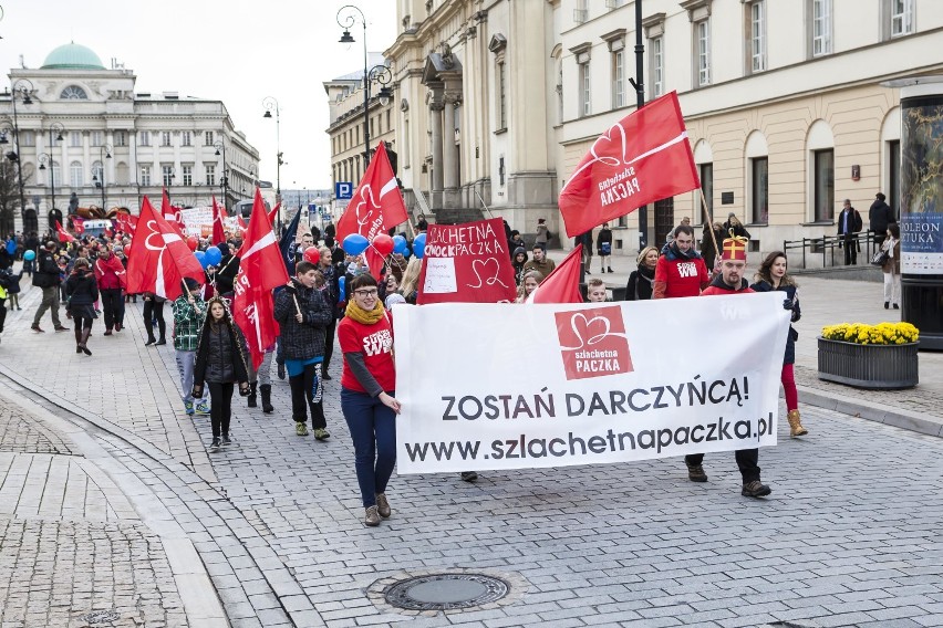 Marsz Szlachetnej Paczki w Warszawie. Na Krakowskim...