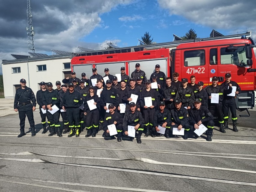 Opoczyńscy strażacy ochotnicy ukończyli szkolenie i zdobyli uprawnienia do udziału w akcjach ratowniczych ZDJĘCIA