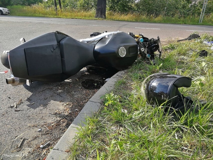 Wypadek w Bieruniu: Motocyklista zderzył się z osobówką [ZDJĘCIA]