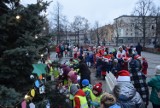 Dzieci ubrały choinkę na Placu Orląt Lwowskich 