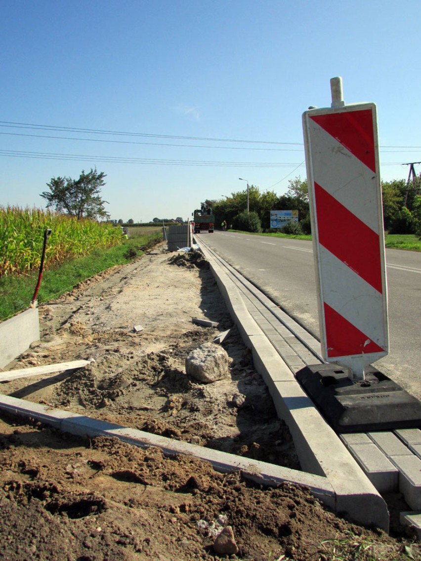 Budowa chodnika w Gutowie Małym.
