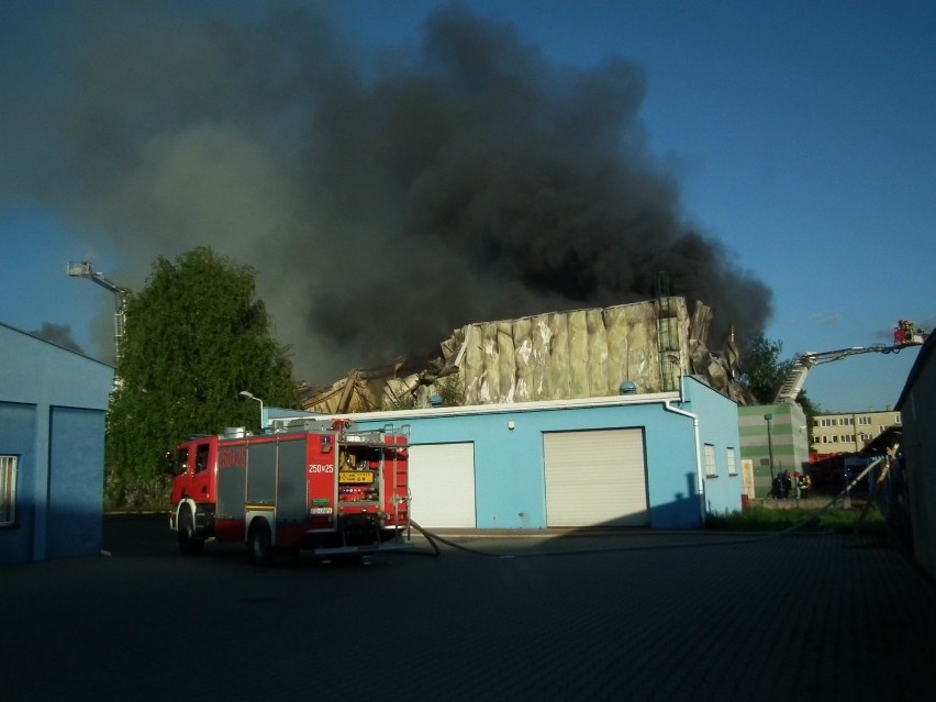 Pożar hali przy Jeleniogórskiej w Poznaniu