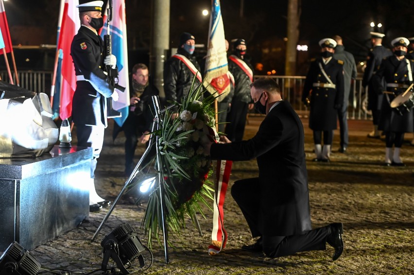 Obchody 50. rocznicy Grudnia '70 w Gdyni. Prezydent Andrzej Duda: "Ci ludzie szli do pracy zarobić na chleb. I zginęli"