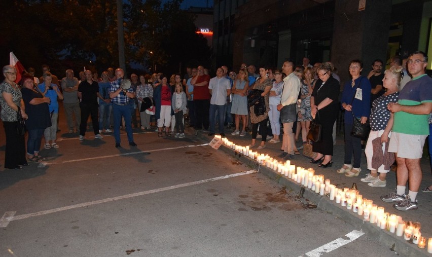 Mieszkańcy Sandomierza demonstrują w obronie wolnych sądów   