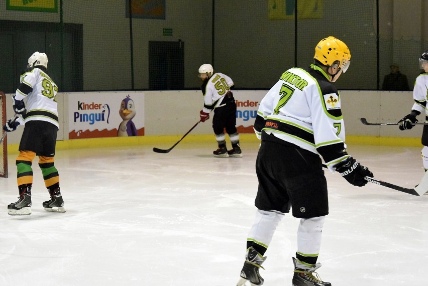 Hokej na lodzie. W Pilskiej Lidze Hokejowej odbyły się spotkania półfinałowe. Zobaczcie zdjęcia z meczu Żółwie Piła – Siekiera Szamocin