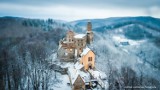 Zima na Zamku Grodno w Zagórzu Śląskim. Bajeczne widoki, za którymi tęsknimy. Zamek czynny także w Sylwestra i Nowy Rok ZDJĘCIA
