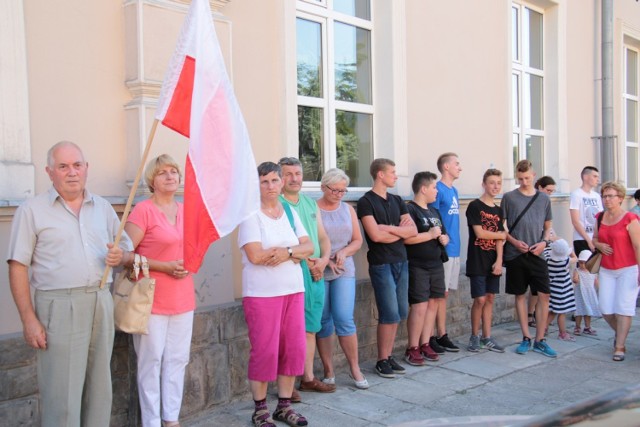 Obchody 73. rocznicy Powstania Warszawskiego zorganizowano na pl. Skargi.