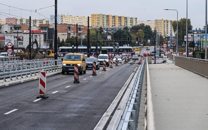 Nowy most nad Brdą w Bydgoszczy już otwarty. Pierwsi kierowcy przejechali nową trasą między Toruńską a Fordońską. Zdjęcia
