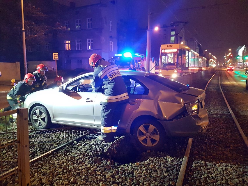 Wypadek na Zachodniej w Łodzi. Dwie osoby ranne