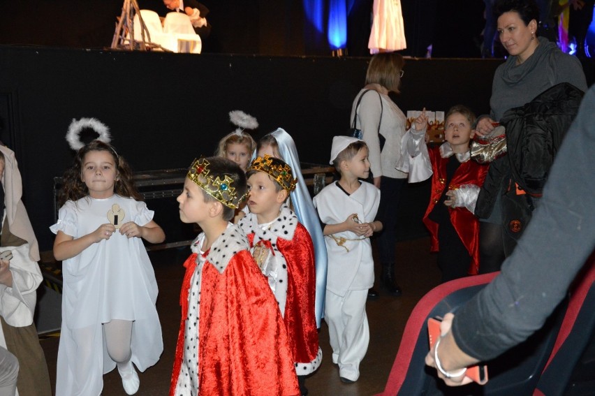 Publiczność oklaskiwała przedstawienia jasełkowe dzieci i młodzieży z lęborskich przedszkoli i szkół