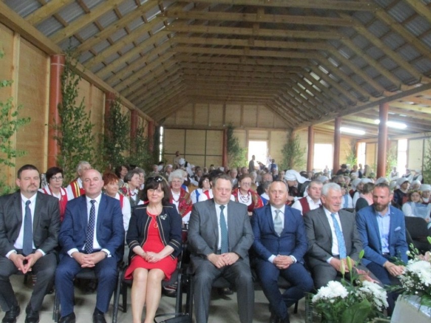 Koncert Majowej Pieśni Religijnej w Przerośli. Modlili się i śpiewali przy krzyżu [FOTO]