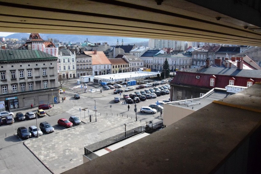 Lodowisko w Bielsku-Białej zabrało część parkingu na placu Wojska Polskiego. Mieszkańcy się skarżą