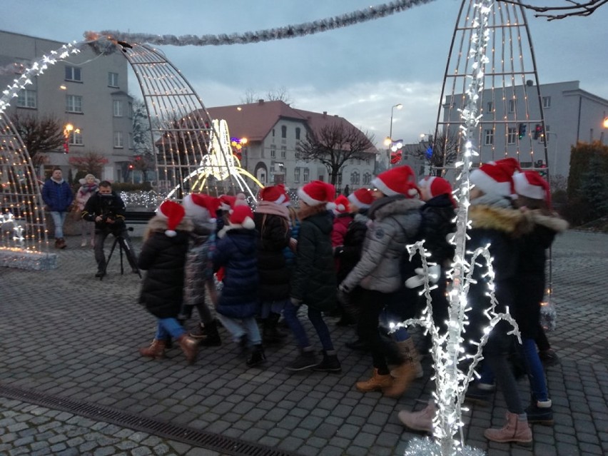 Dzieci zaśpiewały "Świąteczny czas". Zobaczcie teledysk i...