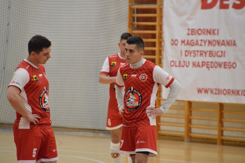 Bolesna lekcja futsalu od lidera tabeli. Petro-Lawa Futsal Rawicz wysoko przegrywa z Grupa CRB Mrówka Mosina [ZDJĘCIA]