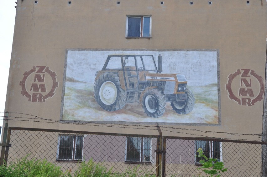 Graffiti przemysłowe z epoki Polski Ludowej w Barwicach [zdjęcia]