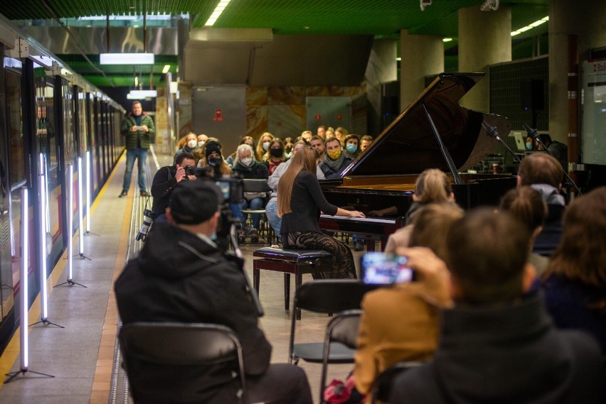 Wyjątkowy koncert chopinowski na stacji metra za nami. W niedzielę wyruszy tramwaj z muzyką na żywo